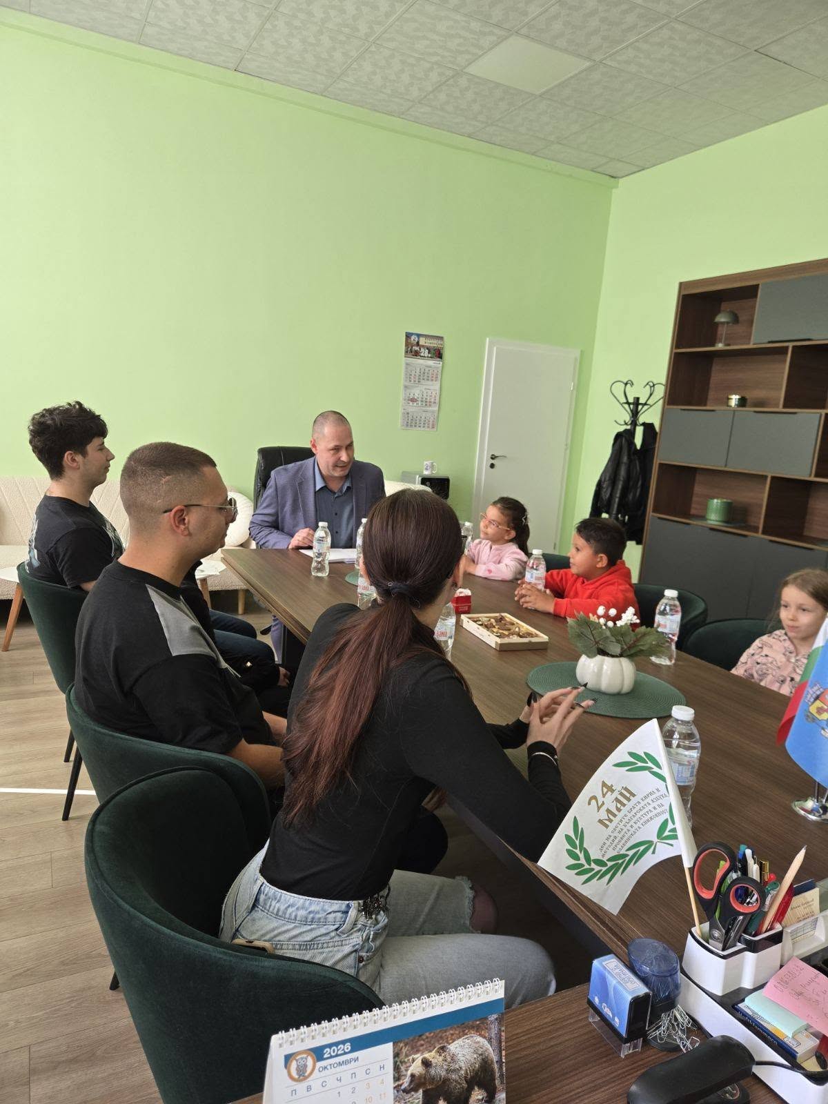 Момент от срещата на първокласници и дванадесетокласници в 28. СУ на 20 октомври 2026 г.